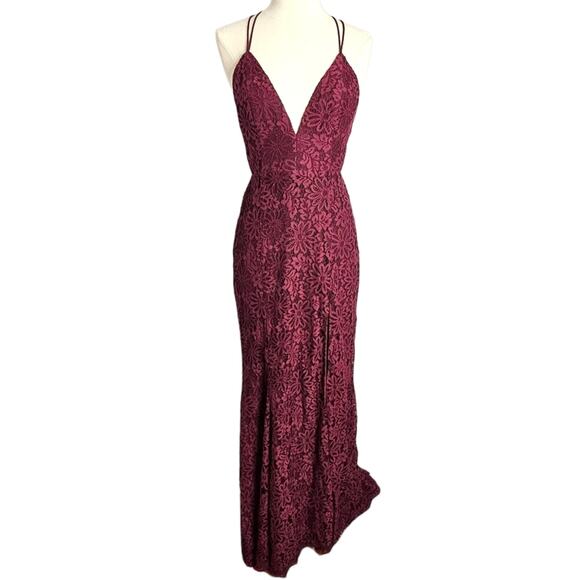 Fame & Partners Slit Front Strappy Backless Lace Gown in Wine Size 4 NWT - Picture 3 of 14